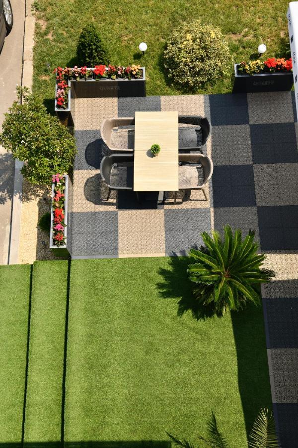 Quartz Boutique Hotel Mamaia Buitenkant foto